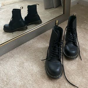 Doc Martens 1490 Smooth Leather Boots